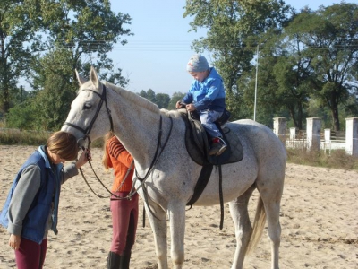 Radosne Maluchy na koniach